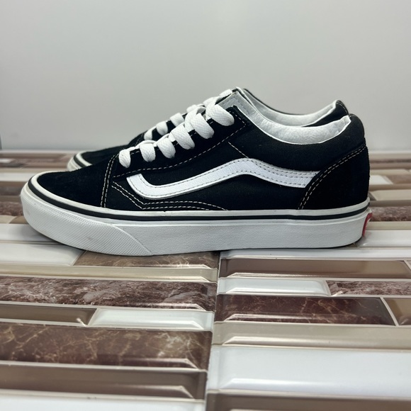 Kids Van's Old Skool Skate Shoe. Black and white size 3 unisex Boy or girl. - Picture 6 of 16